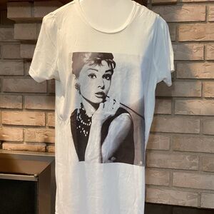 Mighty Fine Women's Audrey Hepburn red carpet, noir Graphic Tee